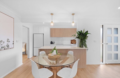 Forster Villa | Banksia Breeze Villa - 100m to One Mile Beach