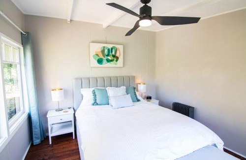 Leura House | Banksia Cottage, pretty cottage with garden