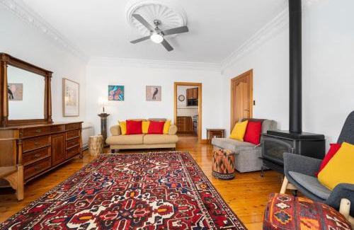 Leura House | Banksia Tops