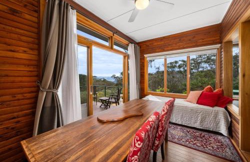 Leura House | Banksia Tops