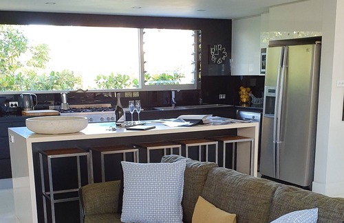 Mollymook Beach House | BANNISTER COVE MOLLYMOOK - Art House - spa -