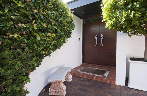 Mollymook Beach House | BANNISTER COVE MOLLYMOOK - Art House - spa -