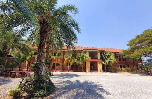 Pak Chong Hotel | Bansuanrimnam Pakchong Resort