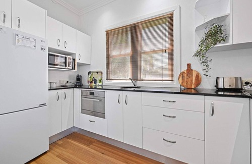 South Bathurst House | Bant Cottage - Gorgeous Renovation, Neatly Styled