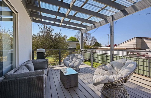 South Bathurst House | Bant Cottage - Gorgeous Renovation, Neatly Styled