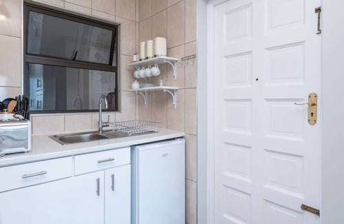 Bantry Bay Apartment | Bantry Bay Studio. Pool & Ocean Views