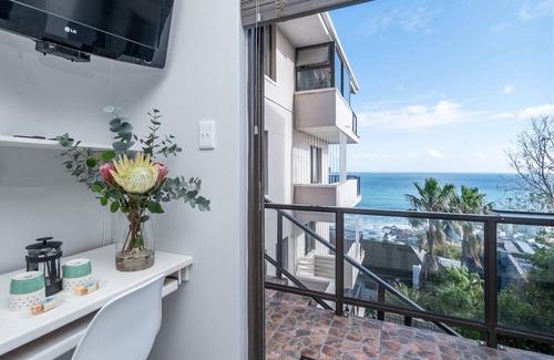 Bantry Bay Apartment | Bantry Bay Studio. Pool & Ocean Views