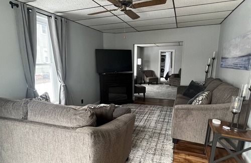 Baraboo House | Baraboo House of Entertainment