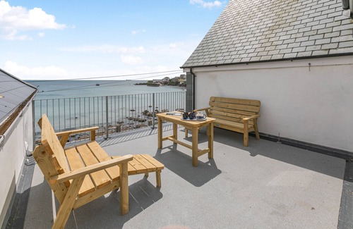 Coverack Apartment | Barachy - Three Bedroom Apartment, Sleeps 6