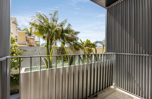 Millers Point Apartment | Barangaroo Park Apartments by Urban Rest