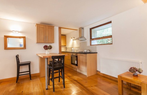 Dartmouth Cottage | Barberry Brook