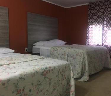 Lake George Hotel | Barberry Court Motel &Cabins