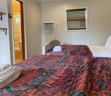 Lake George Hotel | Barberry Court Motel &Cabins
