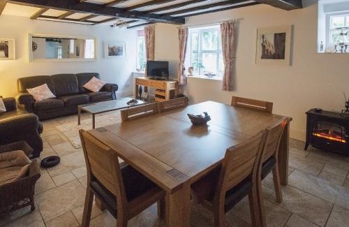 Middleham House | Barbican Cottage