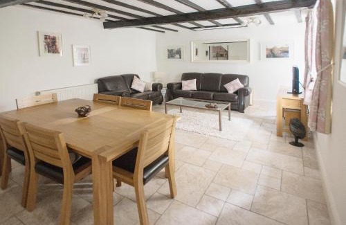 Middleham House | Barbican Cottage