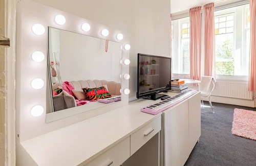 Hackney Wick Apartment | Barbie’s Dream Flat, in Hackney