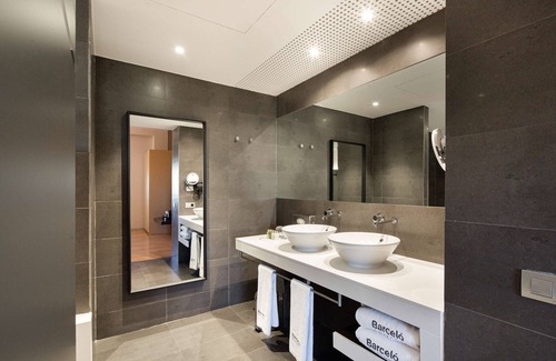 Penya-roja Hotel | Barcelo Valencia Hotel