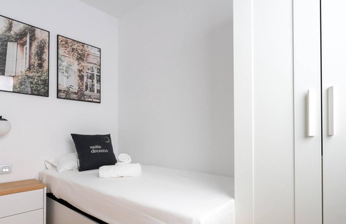 Sarria Apartment | Barcelona C. de Fontcoberta | Budget Single Room