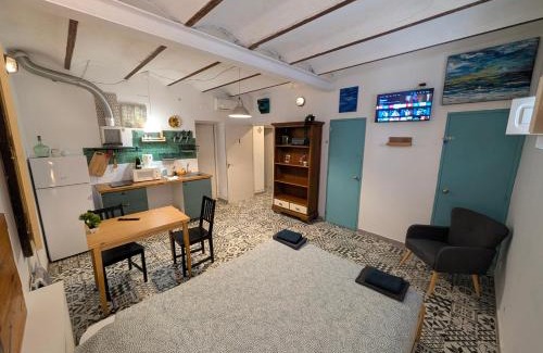 Sant Adria de Besos Apartment | Barcelona Studios with private kitchen, toilet & shower 20min from the center 5min to the beach