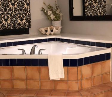 West End Bed & Breakfast | Barclay House Bed and Breakfast