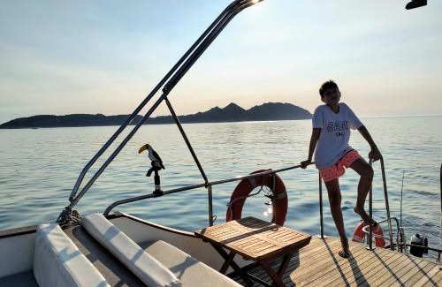 Cangas Boat Rental | Barco 12 mts centro Cangas