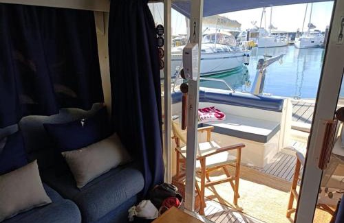 Cascais Boat Rental | Barco Apartamento Buzios III Cascais