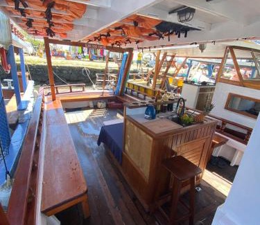 Mambucaba Boat Rental | Barco Ilha dos Cocos passeios e pesca esportiva em Paraty