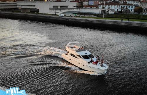 Viana do Castelo Boat Rental | Barco no Coração da Cidade - Iate de 5 estrelas