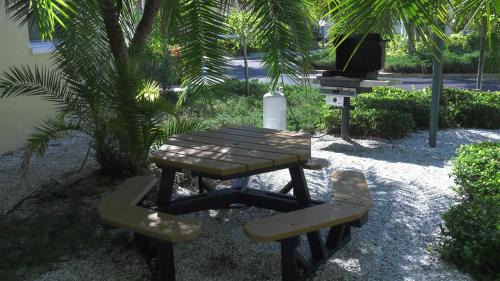 Indian Shores Resort | Barefoot Beach Resort