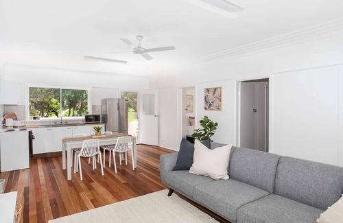Mollymook Beach House | Barefoot Bungalow - A perfect blend of leisure and comfort right next to the Golf Course