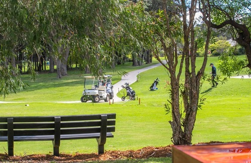 Mollymook Beach House | Barefoot Bungalow - A perfect blend of leisure and comfort right next to the Golf Course