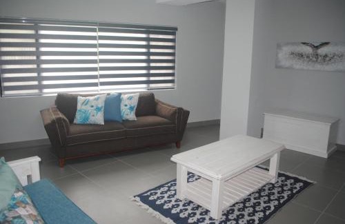 Amanzimtoti Apartment | Barefoot Bungalo
