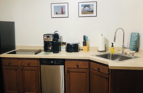 Grand Haven Apartment | Barefoot Daves ⚓️ Pets considered with fee.