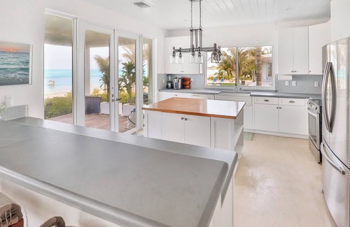 Alice Town House | Barefoot Haven-4 Bedroom Beachfront Home- RWBimini/Bimini Bay Community