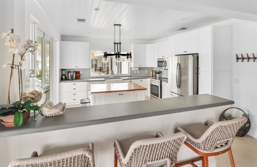 Alice Town House | Barefoot Haven-4 Bedroom Beachfront Home- RWBimini/Bimini Bay Community