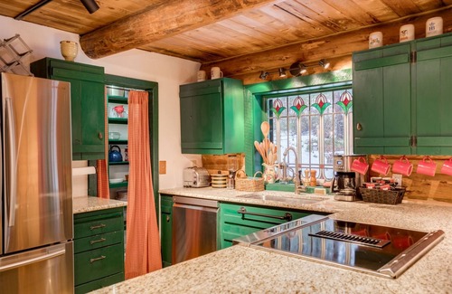 Leavenworth Cabin | Barenhutte - Whimsical Cabin In The Woods
