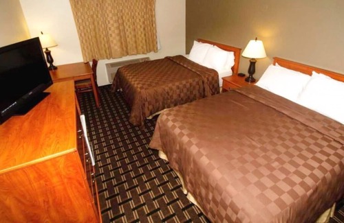 Kellogg House | Bargain Stay In The Silver Valley! Swimming Pool and Hot Tub, Gym!