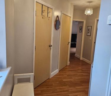 Balderton Apartment | Bargh Apartment - 2 bed 2 bath, modern comfort