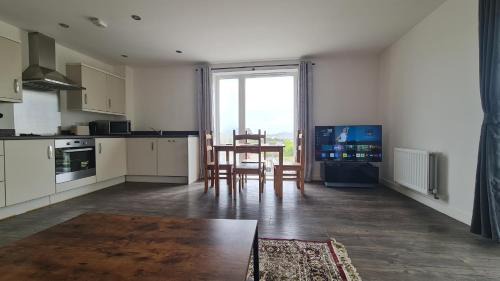 Thames Apartment | Barking 2 Bed Apt with Parking & Good Travel Links