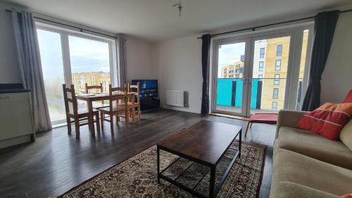 Thames Apartment | Barking 2 Bed Apt with Parking & Good Travel Links