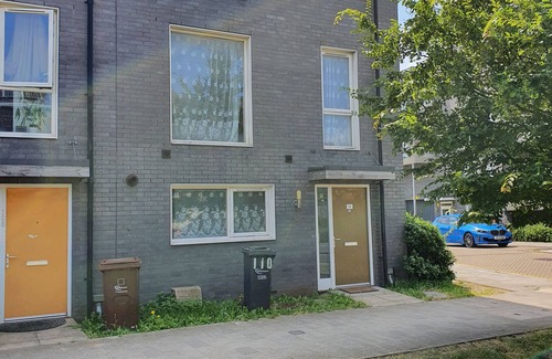 Thames House | π Barking/Dagenham/Contractors& Leisure(3-10 guests)