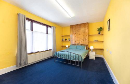 East Ham House | Barking Road Comfy House