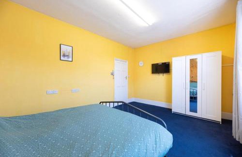 East Ham House | Barking Road Comfy House