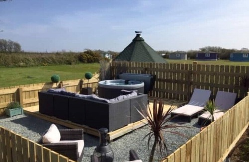Hartland Cabin | Barley Bay Cabin @ Coastal Cabins Glamping