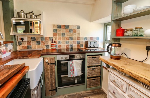 Felinfach Cottage | BARLEY COTTAGE, romantic, with open fire in New Quay