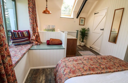 Felinfach Cottage | BARLEY COTTAGE, romantic, with open fire in New Quay