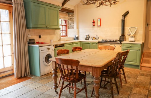 Saint Erth Praze Cottage | BARN COTTAGE, family friendly, character holiday cottage in Marazion