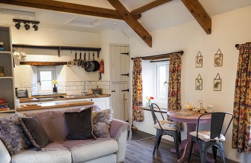 Pelynt Cottage | BARN COTTAGE, romantic, character holiday cottage in Pelynt