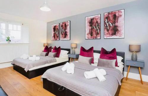 Storwood House | Barn near York with hot tub - Perfect for Groups and Families