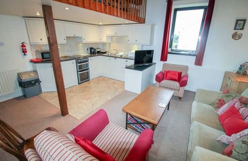 Lindale Cottage | Barn Owl Cottage, Lindale - a cottage that sleeps 4 guests in 2 bedrooms
